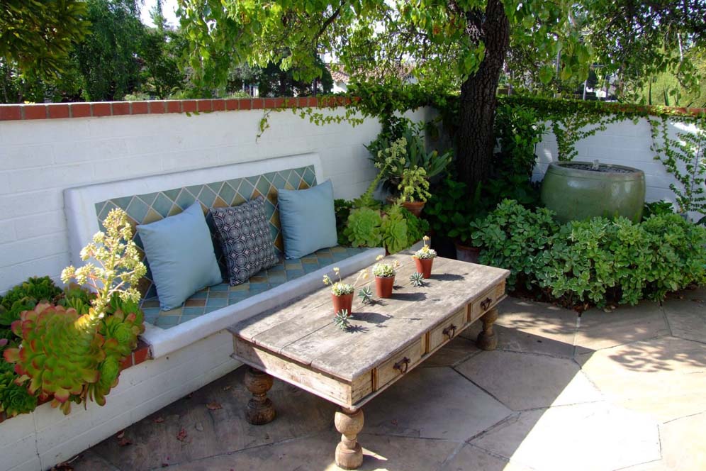 Tiled Seating with Coffe Table