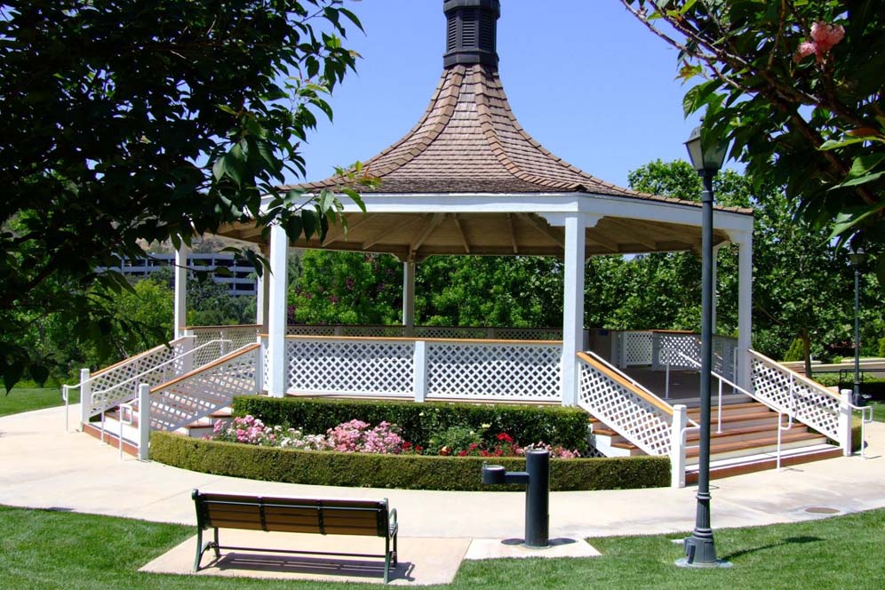 Gardens of the World: Band Stand