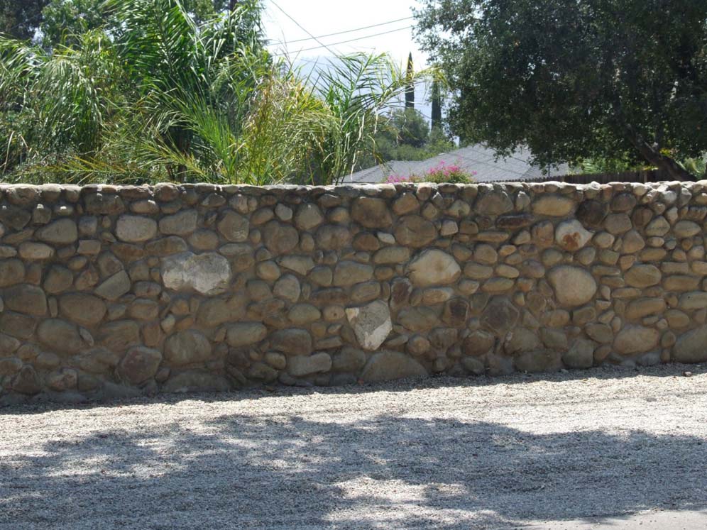 Earthtone Rock and Boulder Wall