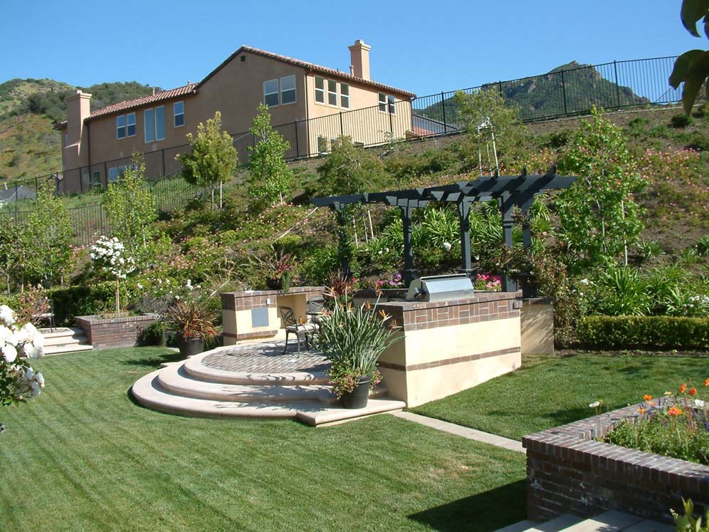 Outdoor Kitchen and Dining